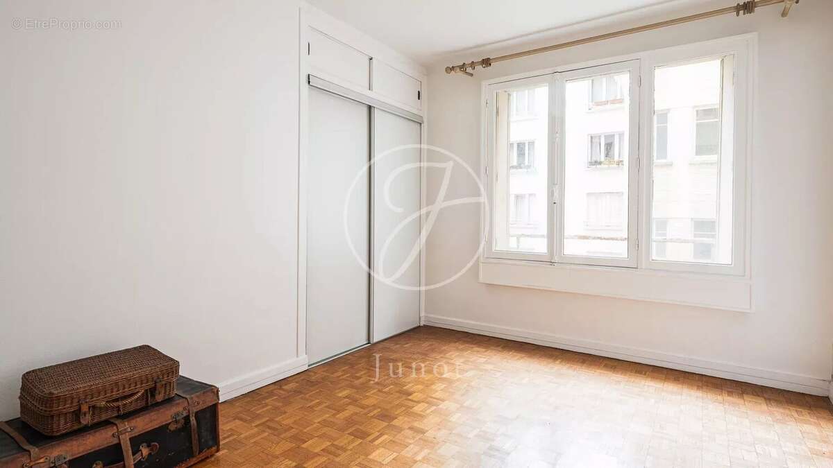 Appartement à PARIS-7E