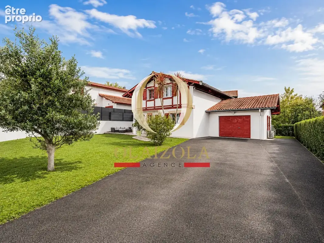 SAINT-PÉE-SUR-NIVELLE : Maison familiale récente avec jardin, garage et excellente performance énergétique - photo 3