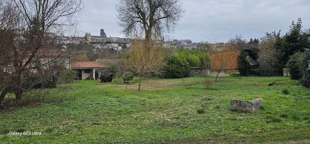 Terrain à ANGOULEME