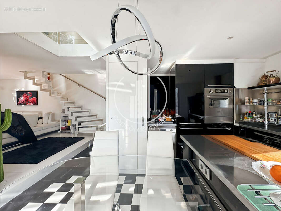 Appartement à COURBEVOIE