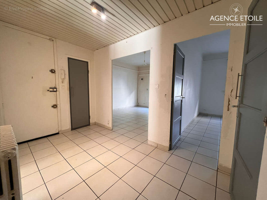 Appartement à MARSEILLE-5E