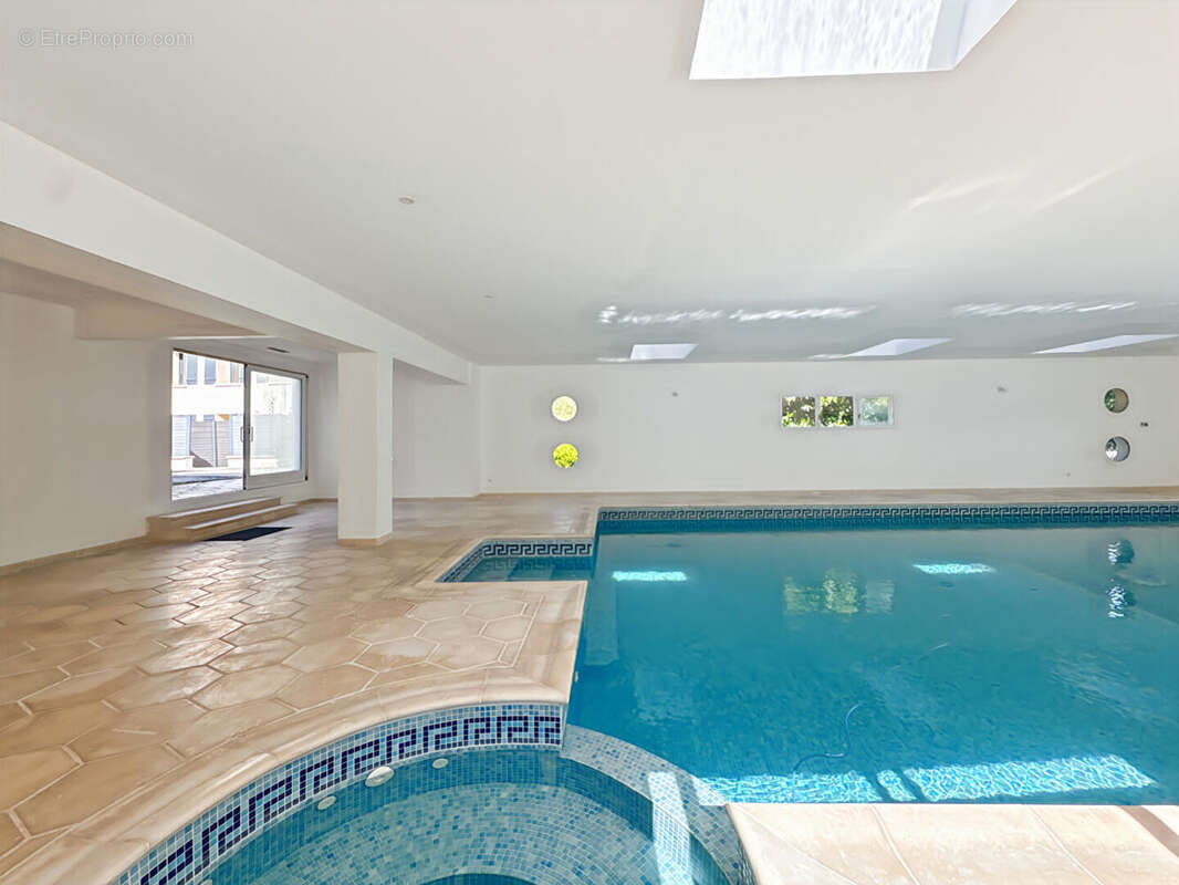 Maison  - Mantes La Ville - 150m² - photo 11