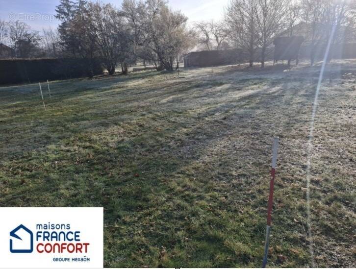 Terrain à LIMETZ-VILLEZ