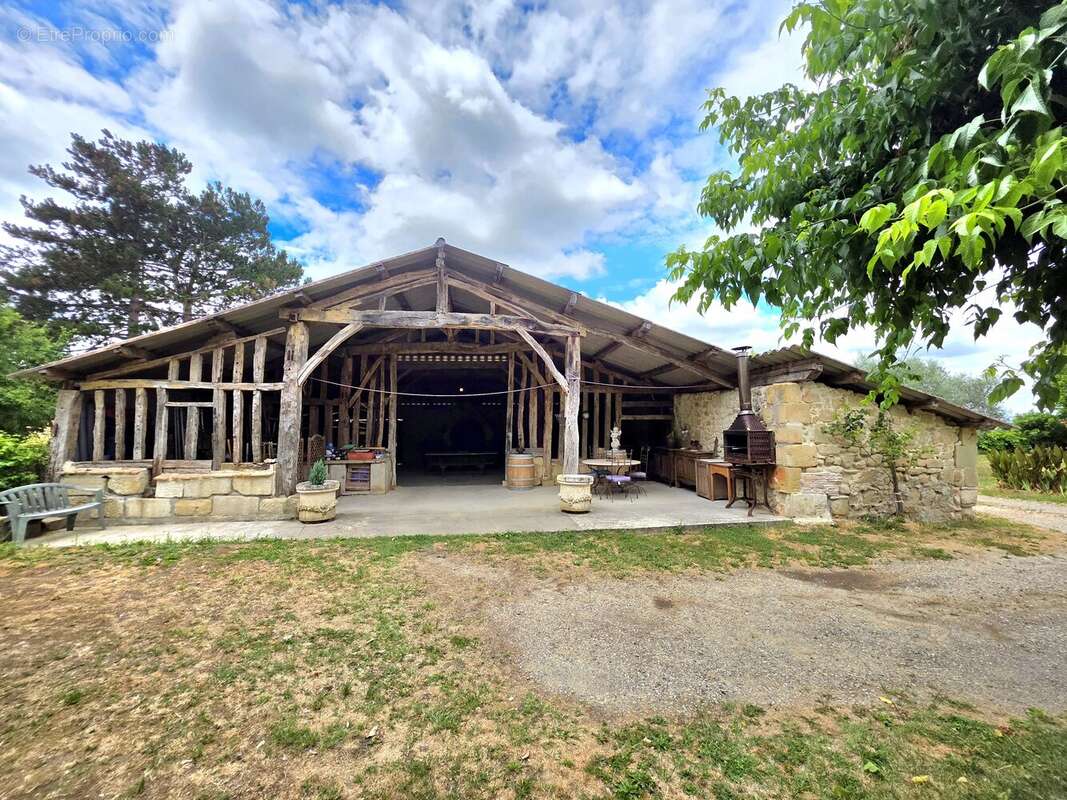 Le Vieux Chai– Spacieuse maison en pierre avec grange rénovée et vue panoramique - photo 18