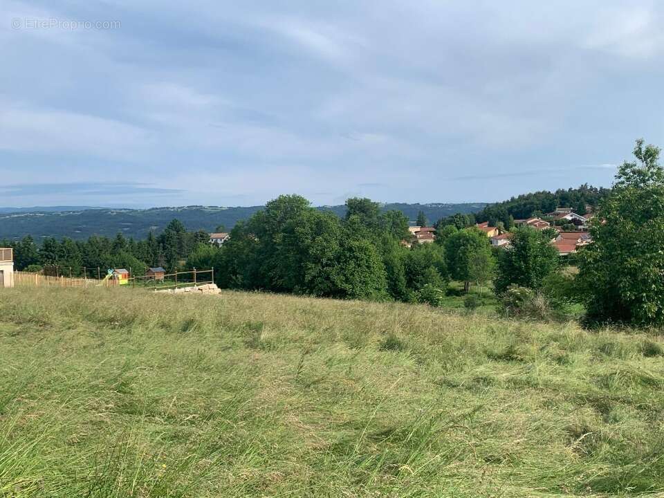 Terrain à LA CHAPELLE-D'AUREC