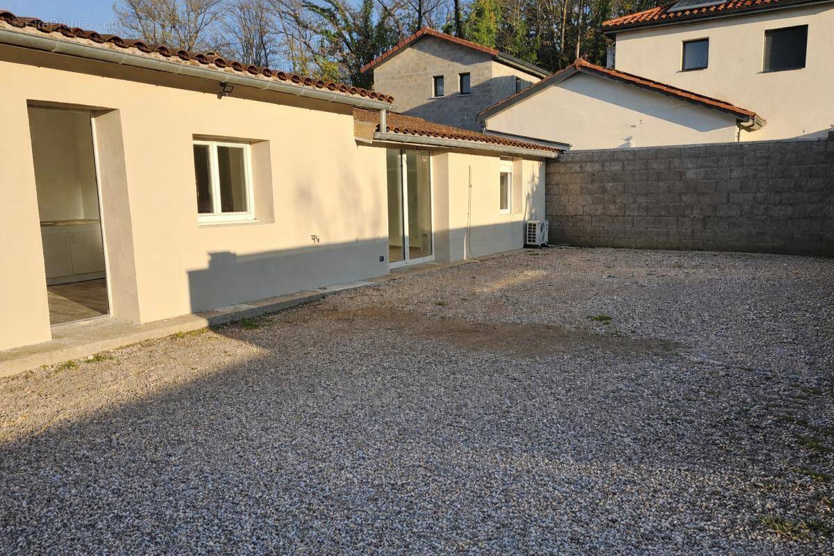Maison à PONT-DE-CHERUY