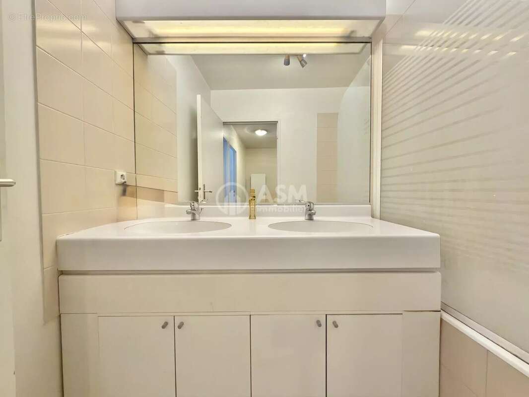 Appartement à COURBEVOIE