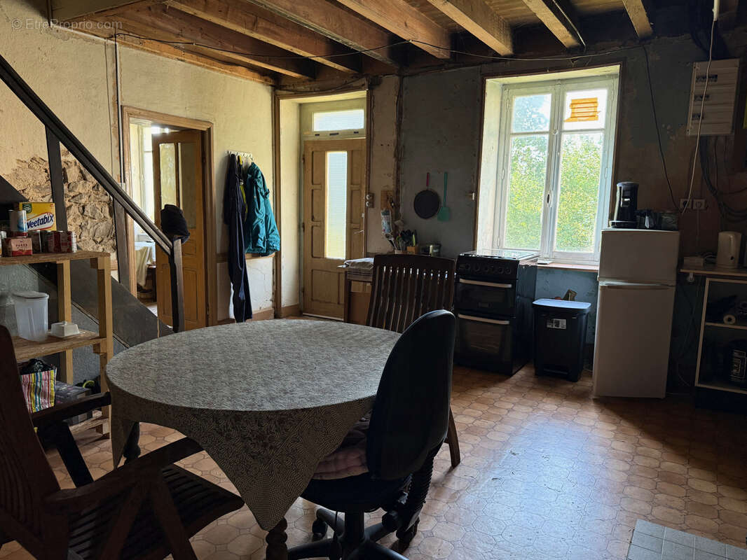 Auv 1225: Maison de caractère, grande grange, toits neufs, 1640m2 - photo 11