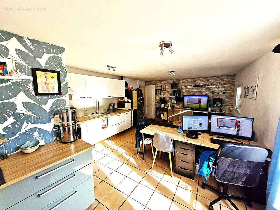 Appartement à SOLLIES-PONT