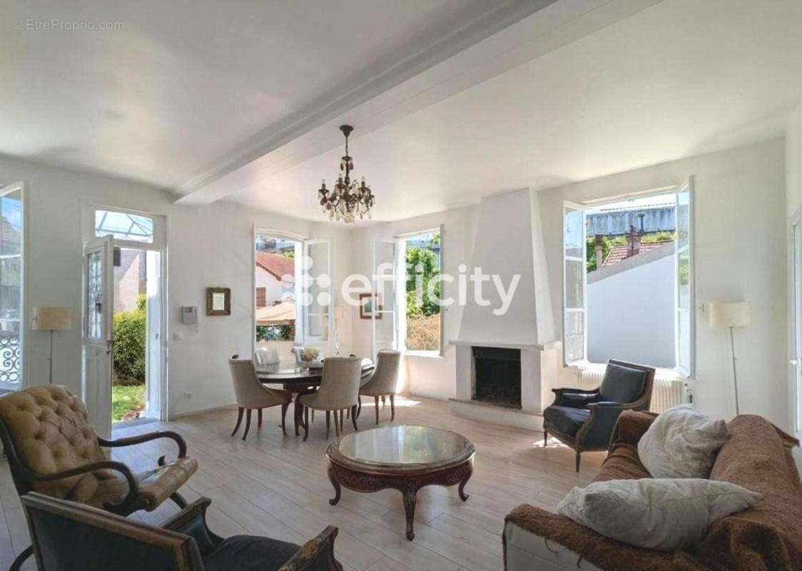 Maison à CHAMPIGNY-SUR-MARNE