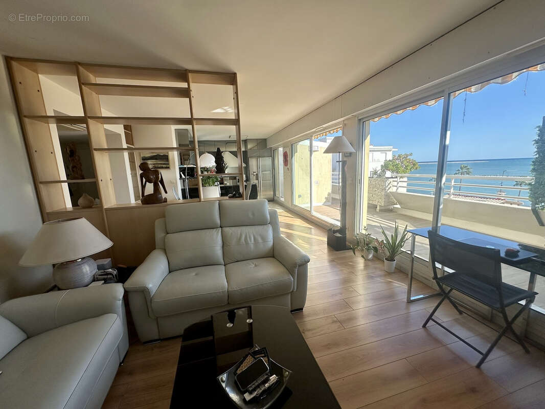 Appartement à SAINT-LAURENT-DU-VAR