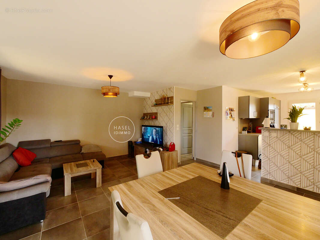 Villa en parfait état avec piscine, garage et grand jardin avec dépendance - photo 11