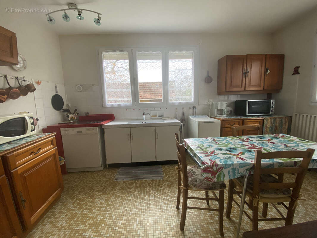 Maison à SAINTE-GENEVIEVE-DES-BOIS