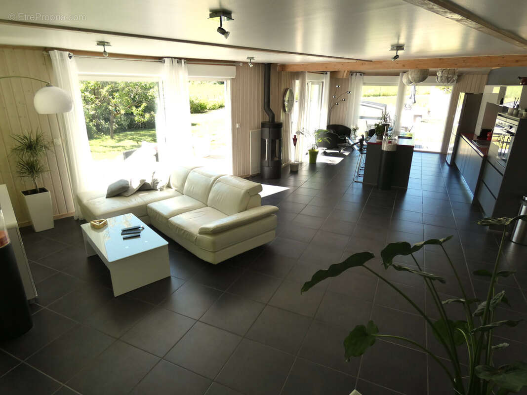 Maison à LARAGNE-MONTEGLIN