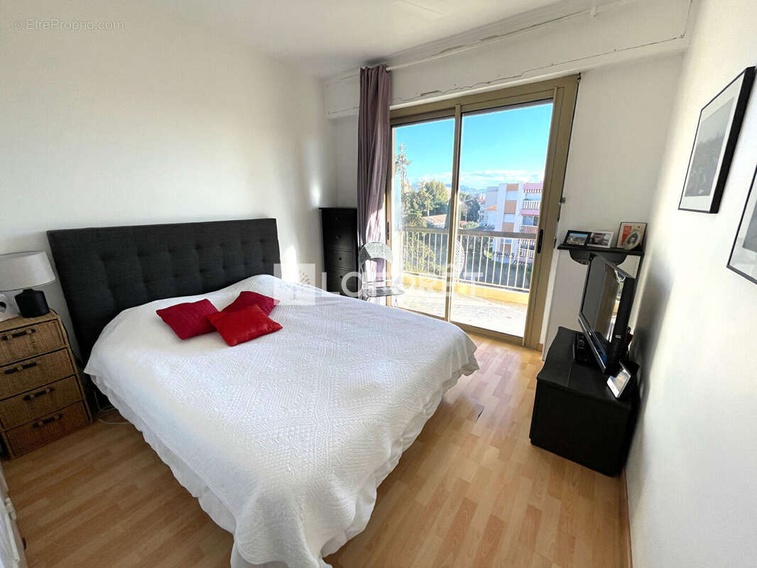 Appartement à SAINT-LAURENT-DU-VAR