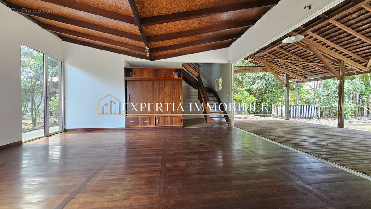 Maison à REMIRE-MONTJOLY