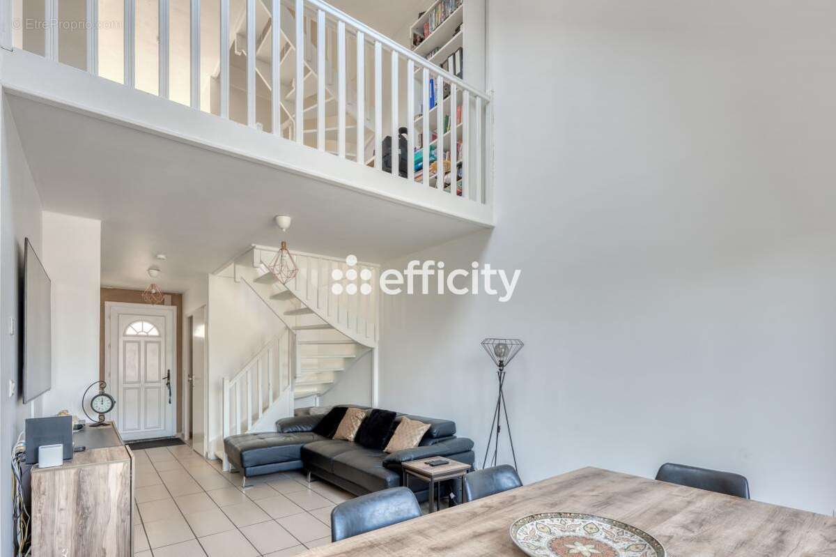 Maison à COMBS-LA-VILLE