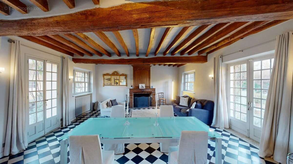 Maison à SAINT-NOM-LA-BRETECHE