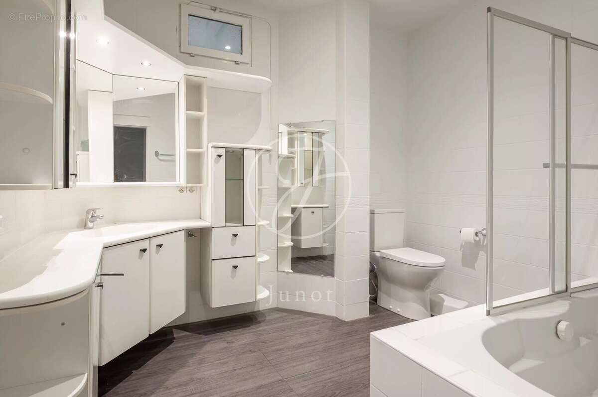 Appartement à PARIS-7E