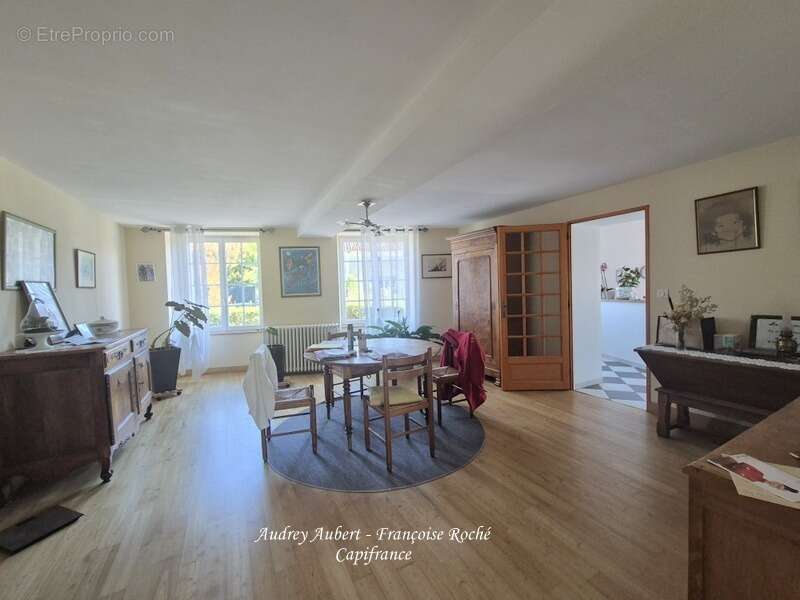 Maison à vendre 9 pièces AUTHON EBEON (17) - photo 3