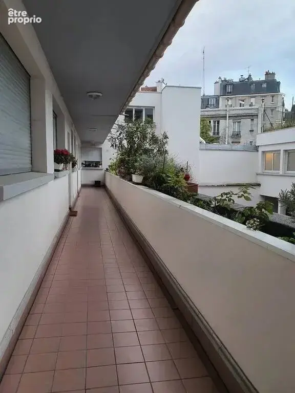 PARIS 13e – BUTTE-AUX-CAILLES – Grand studio de 40 m² au 1er étage sur cour, au calme, sans travaux - photo 2