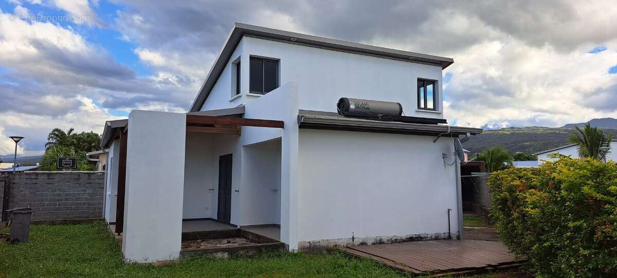 Maison 120 m² à Sainte-Suzanne  - photo 2