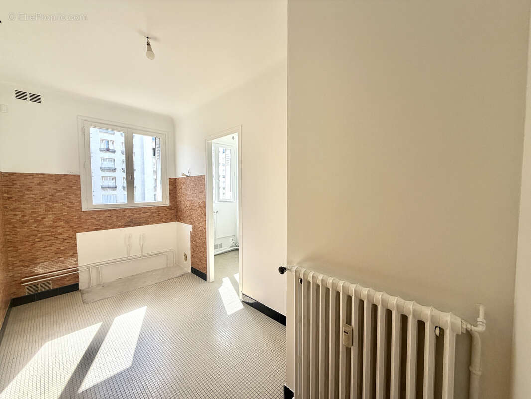 Appartement à CHARENTON-LE-PONT