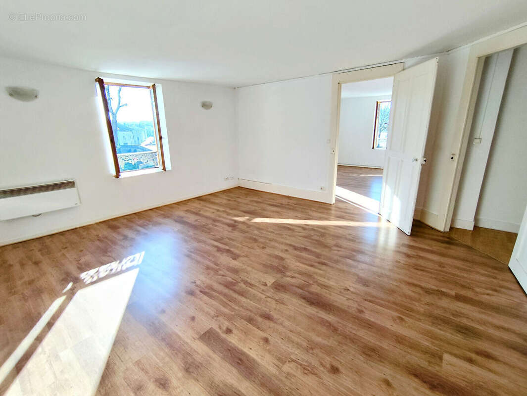 Appartement à MIRECOURT