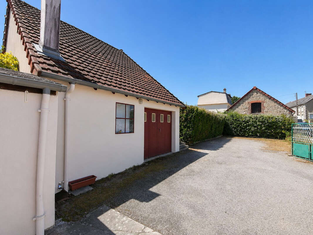 Appartement 122 m² à Evaux-Les-Bains  - photo 2