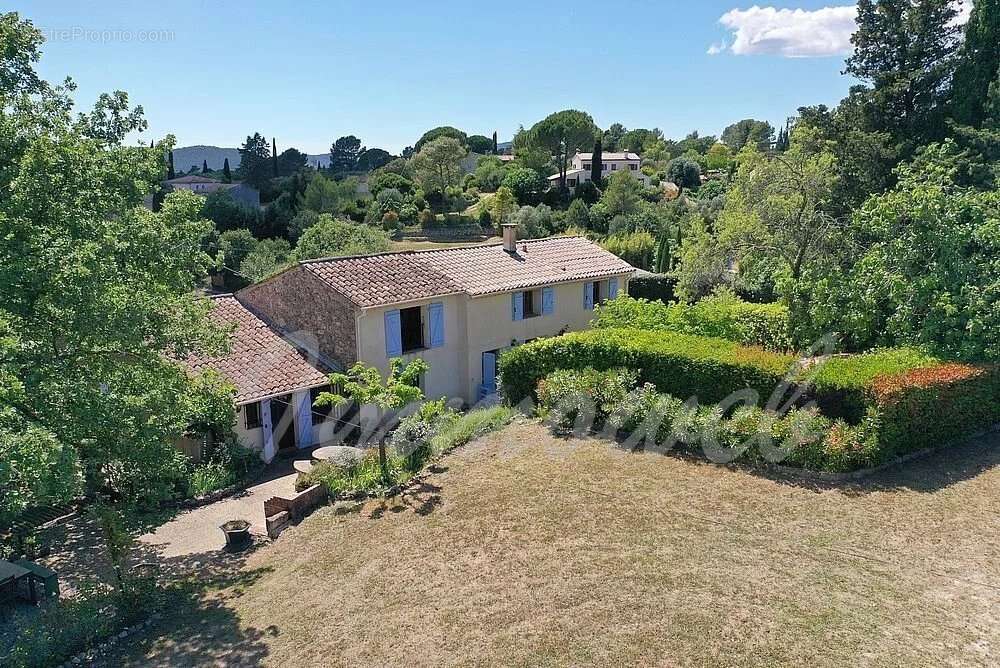 Maison à BAGNOLS-EN-FORET