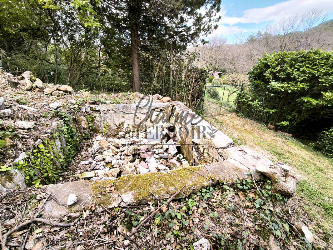 Terrain à UZES