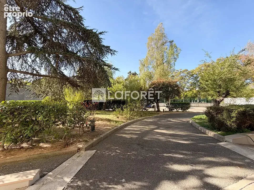 3 pièces traversant de 66m² avec balcon, parking et cave - photo 15