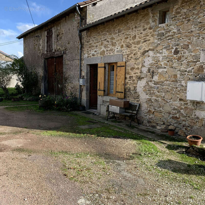 Maison à CHAMPS-ROMAIN