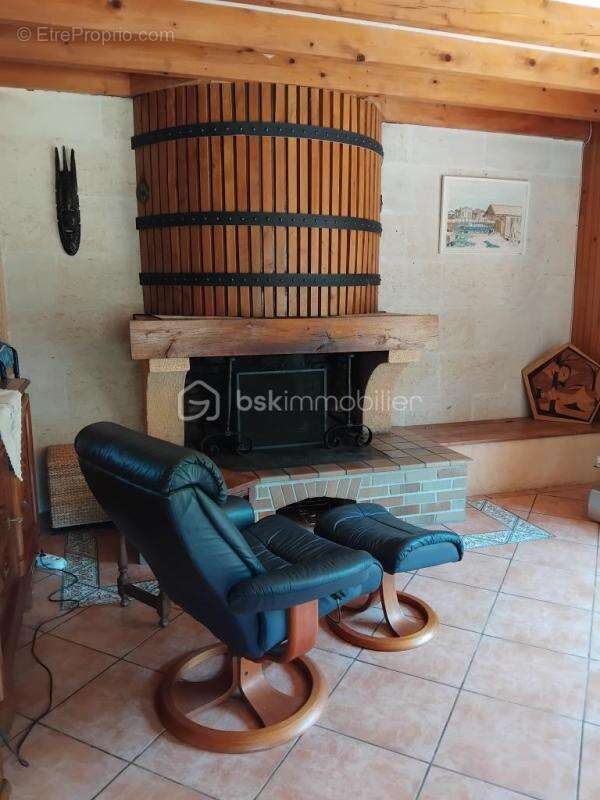 Maison avec garage et grange sur 8000m2 de terrain - photo 10