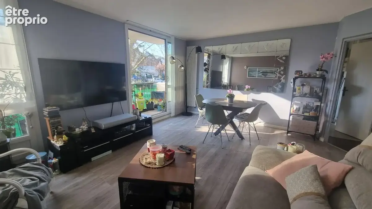 Grand F3 70m² en TBE bien exposé avec balcon, cave et parking privatif en sous-sol. - photo 4