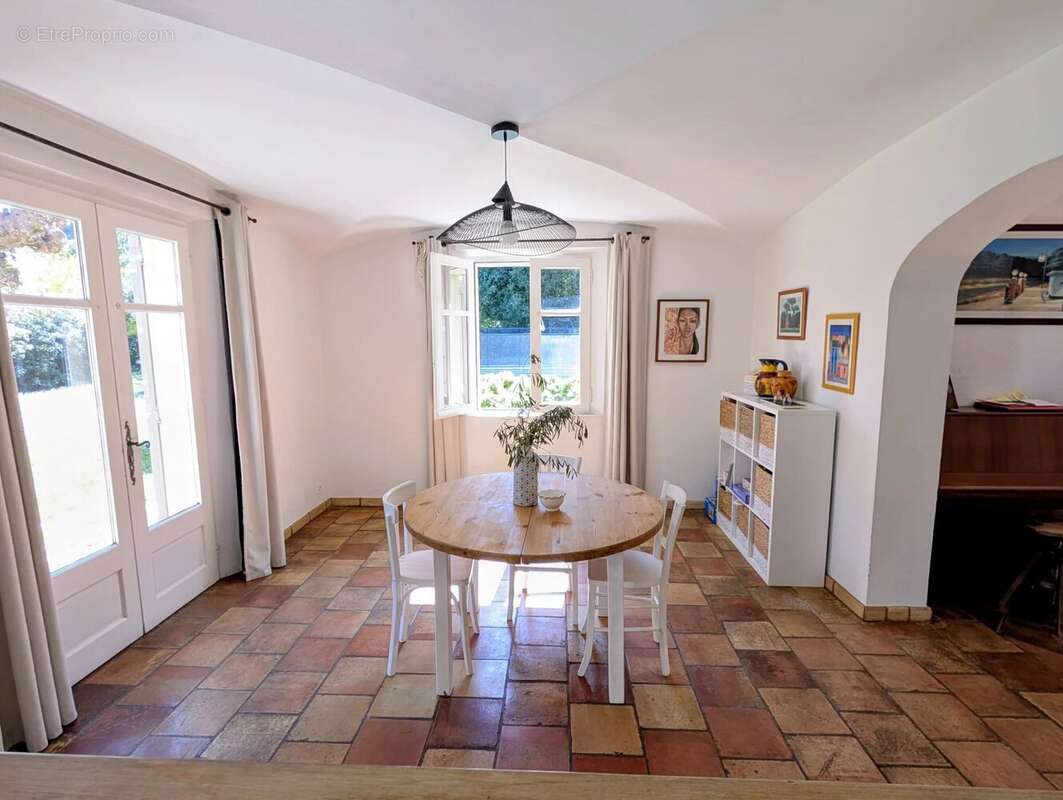 ROQUEFORT LES PINS Maison 5 pièces - 175 m² - Piscine - photo 13