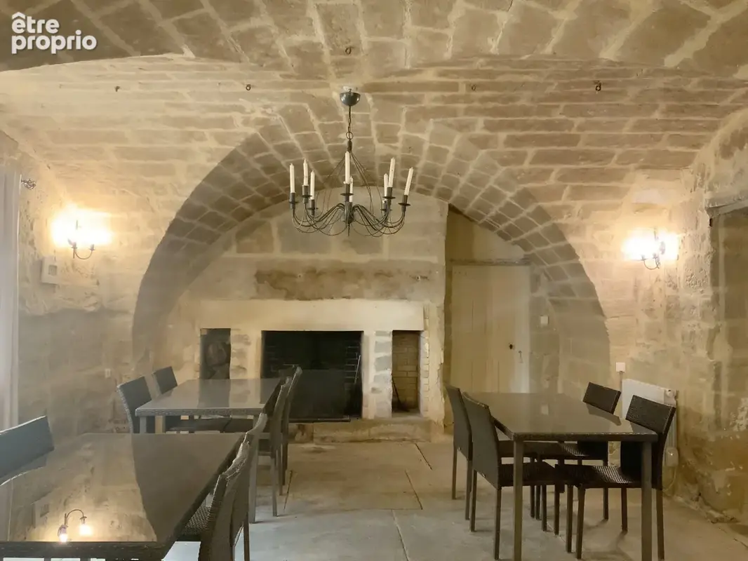 Mas de village du XIXo siècle avec cour , piscine dans un village avec commerces. - photo 16