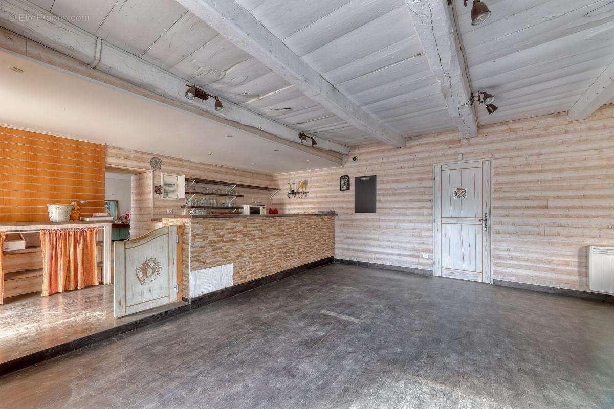 Appartement à POUANCE