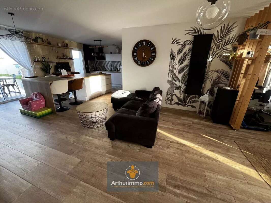 Maison à COURCON