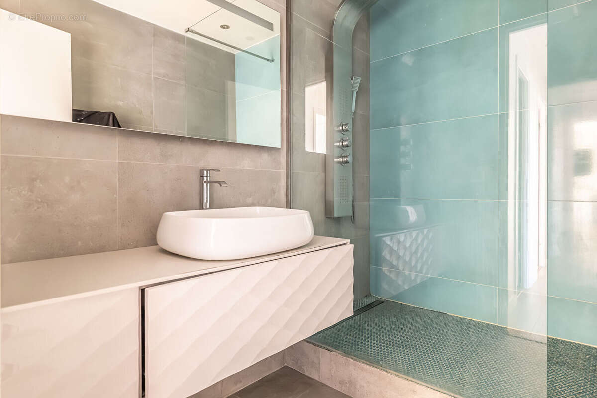 Maison à CHENNEVIERES-SUR-MARNE