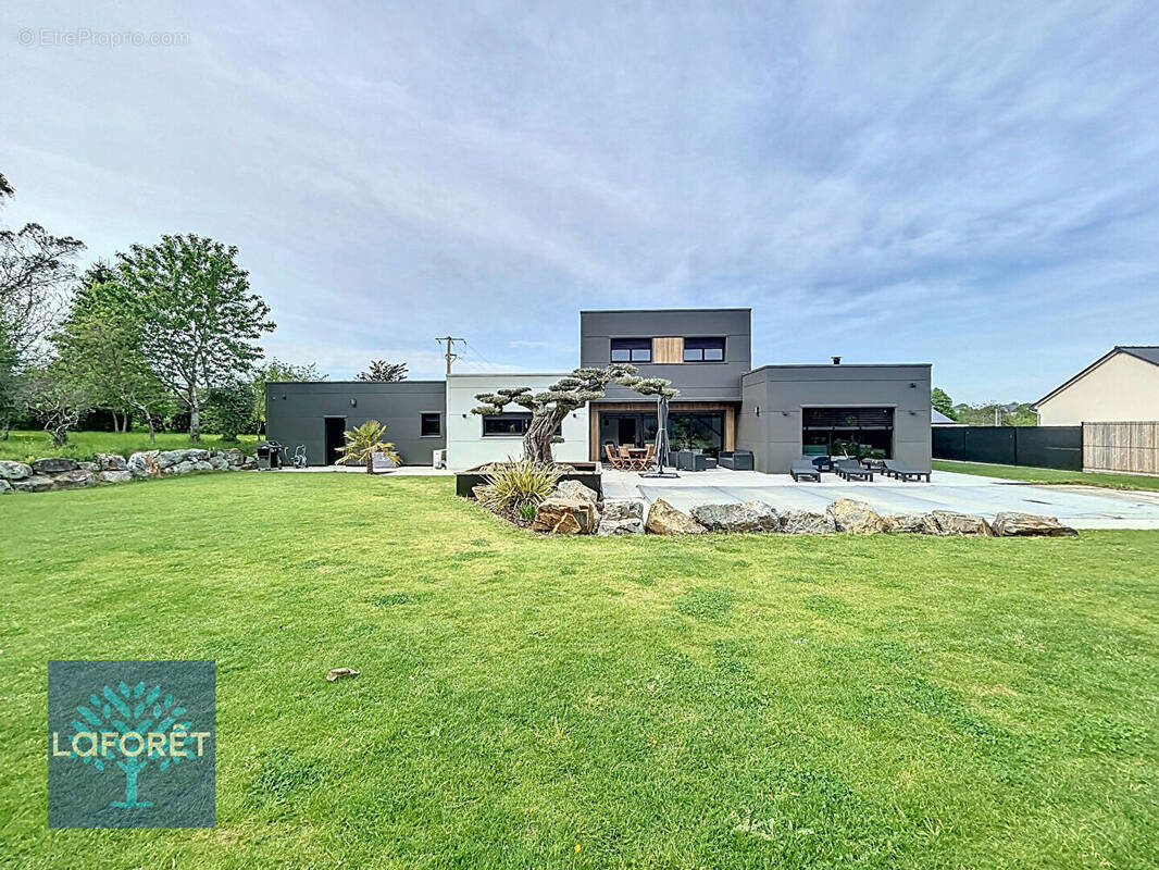 Maison à SAINT-BRICE-EN-COGLES