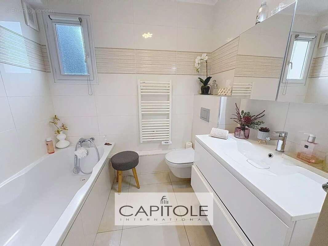 Appartement à VILLENEUVE-LOUBET