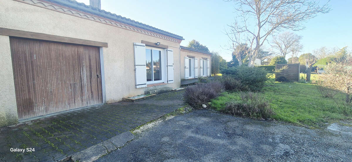 Maison à VILLENEUVE-LA-COMPTAL