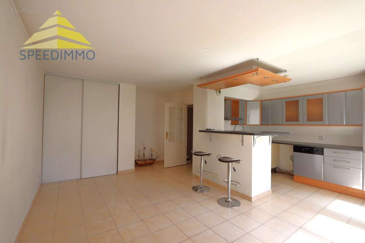Appartement à COMBS-LA-VILLE