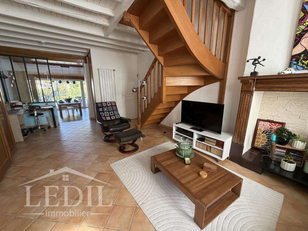 Superbe maison de ville avec terrasses et jardin - photo 6