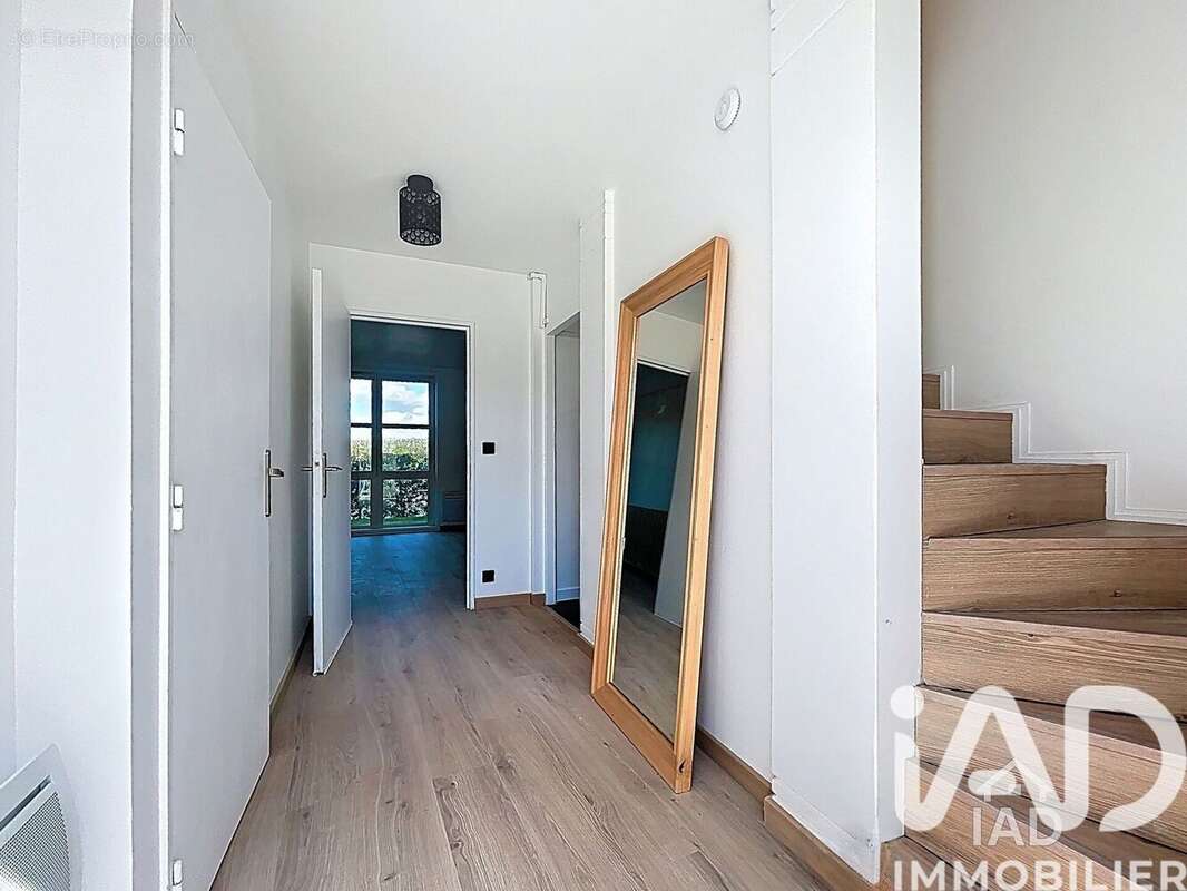 Photo 2 - Appartement à VOISINS-LE-BRETONNEUX