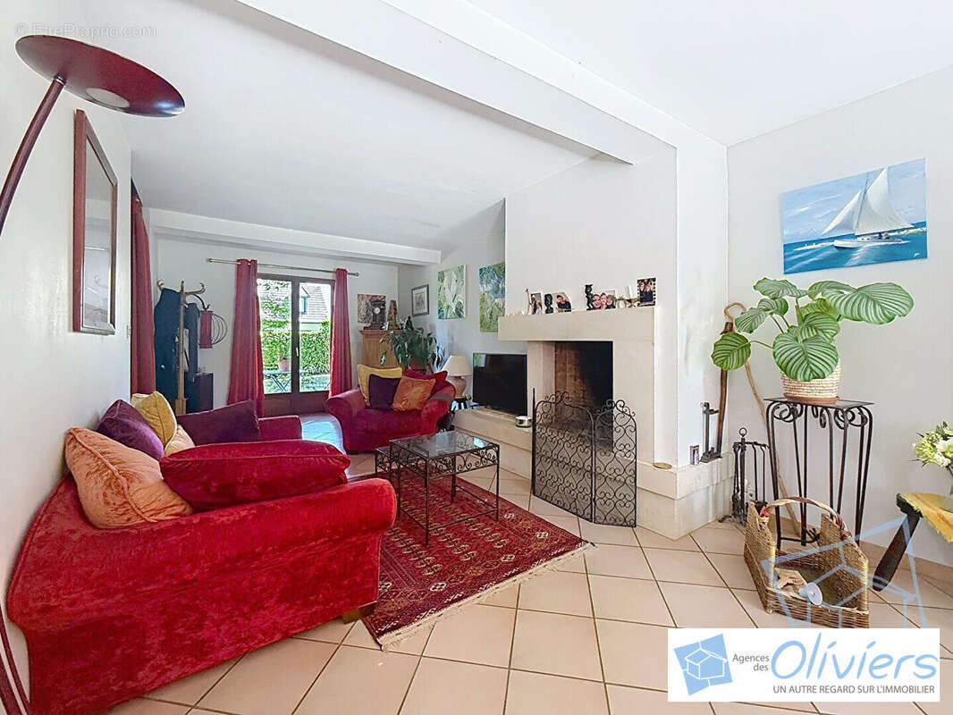 Maison à DAMPIERRE-EN-YVELINES