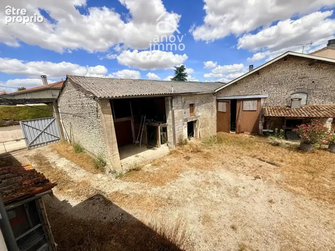 Maison familiale avec nombreuses dépendances à CHAMPNIERS - photo 18