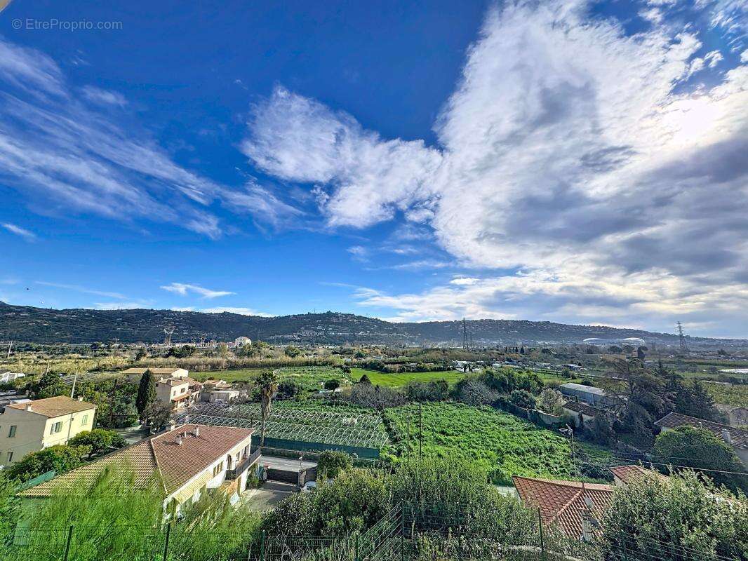 Appartement à SAINT-LAURENT-DU-VAR