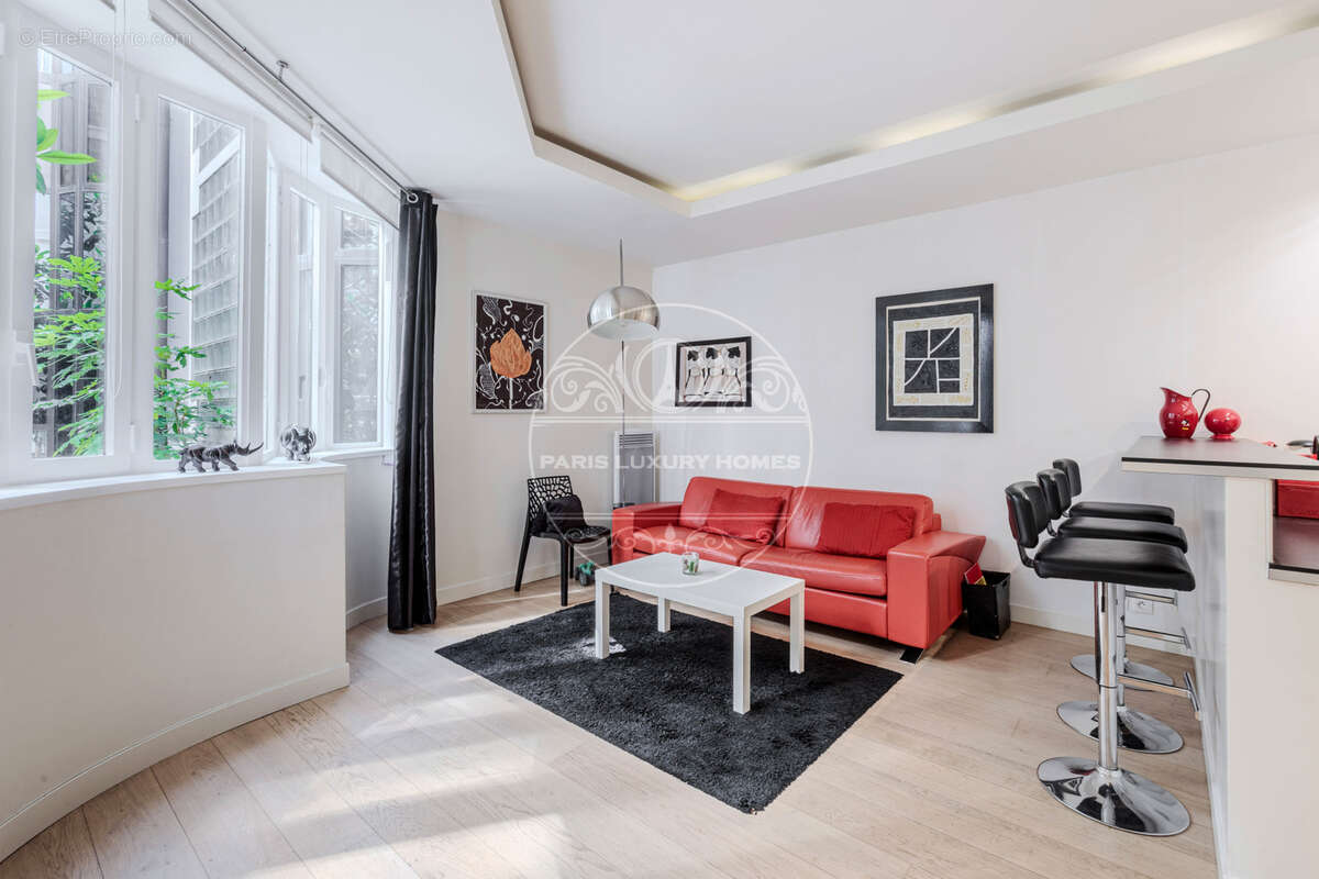Appartement à PARIS-1E